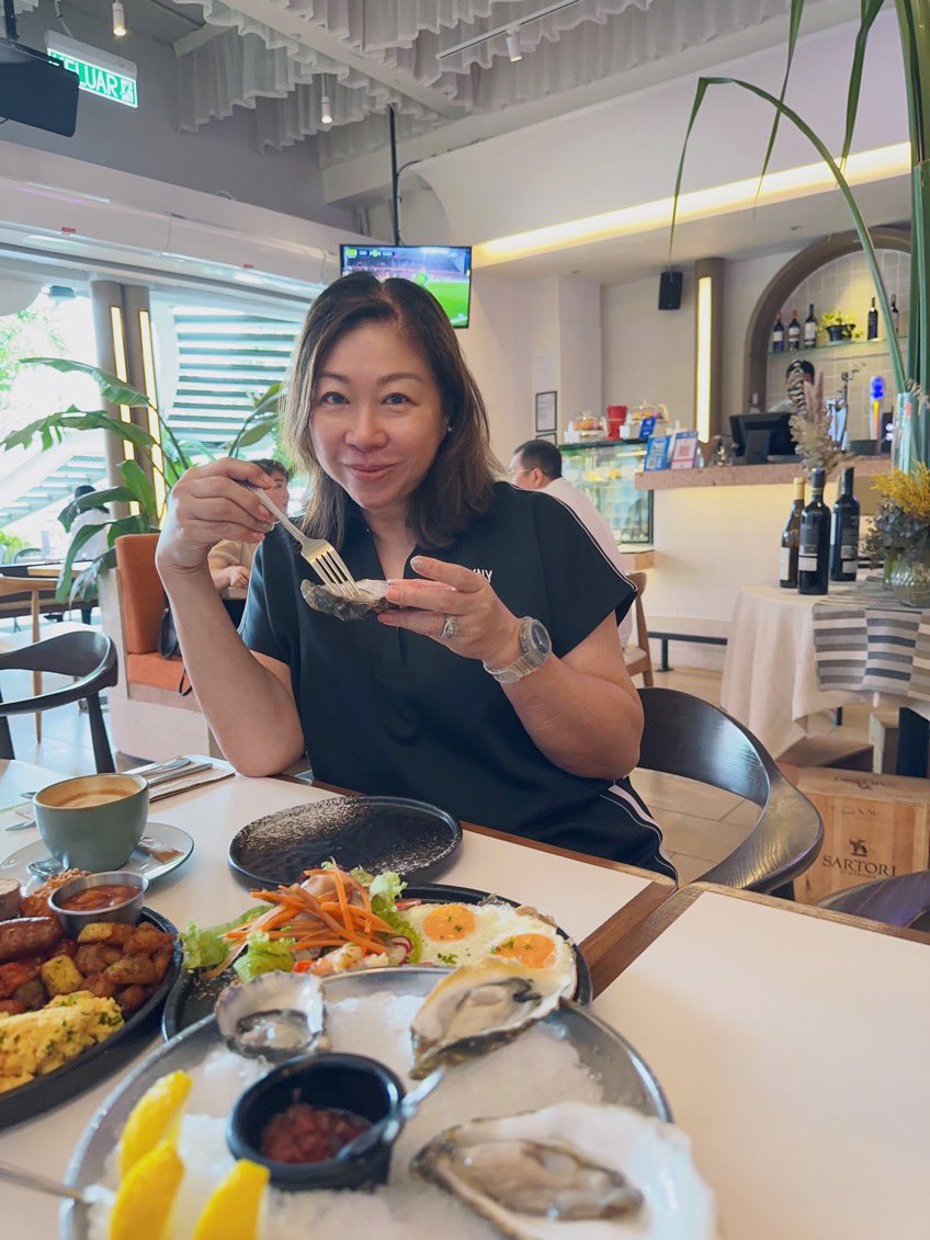 gt_low's tweet photo. Having my cake, of oysters! Still celebrating the month. Thanks to my fine friends, pick up at 830am for this lux breakie. Felt like we were in Camden Gardens. 🤣 #besties #birthdayinFeb #hometowngirls With Zal, our friendship begun with our grandfathers to our mums. #thebait https://t.co/VzAW6iP1S6