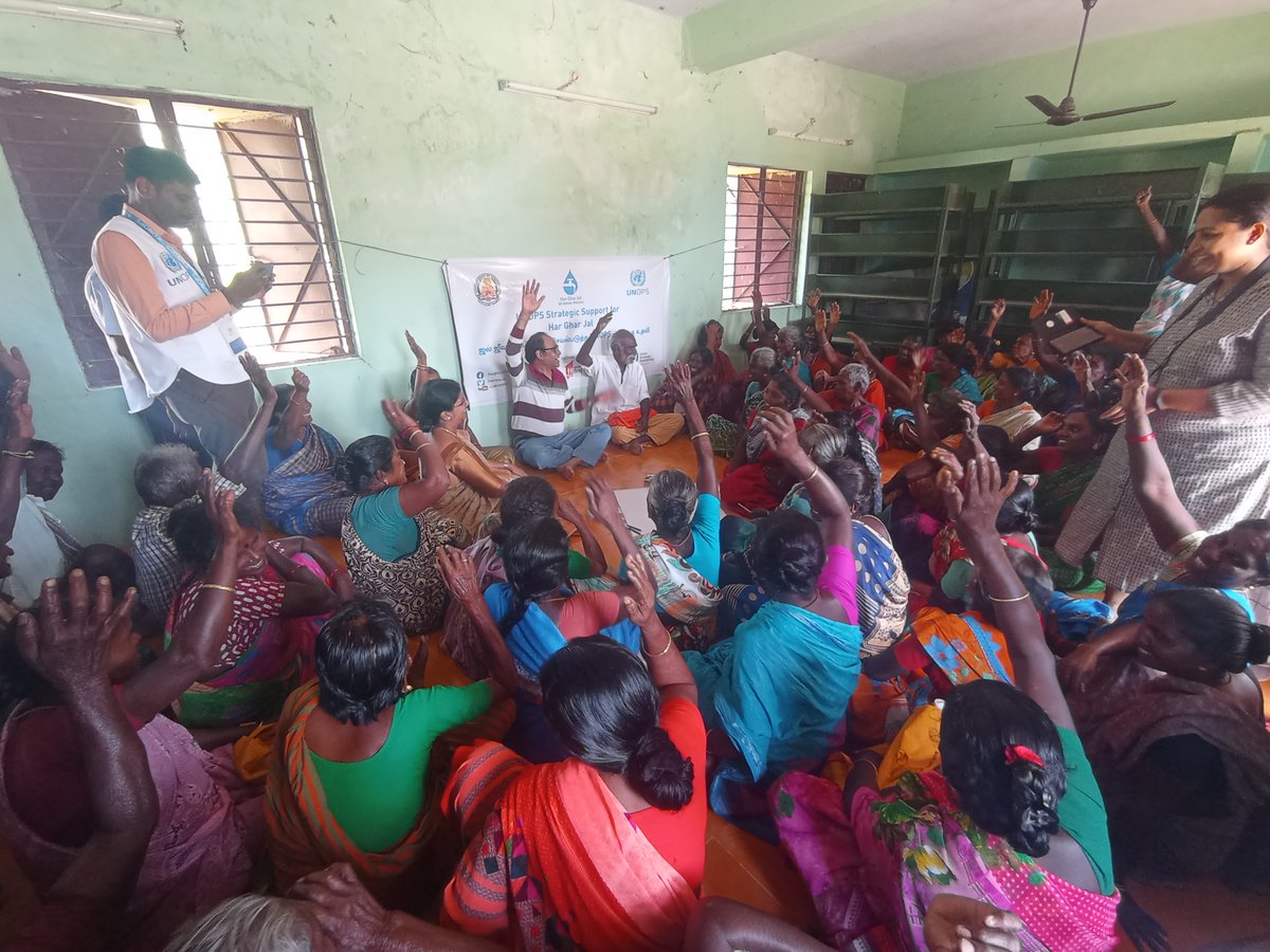 UNOPS_India's tweet photo. Mr Vinod Misha, Head WASH and @UNOPS India team in India facilitating #CLNOB with community at Rettaikulam hamlet, Alathur GP, Virudhunagar District, Tamil Nadu. @DenmarkinIndia @SanFirstIndia @MyGovTamilNadu @jaljeevan_ @MoJSDDWS @UNinIndia https://t.co/H10Re8CalV