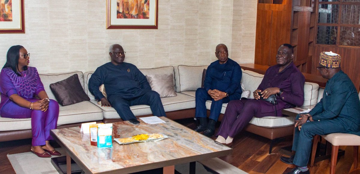news_ghana's tweet photo. Head of ECOWAS – EOM arrives in Abuja https://t.co/OKYBxZIKlH #Nigeria #Abuja #ECOWASCommission #HeadofECOWASObservationMission https://t.co/6AIgSFHzIH