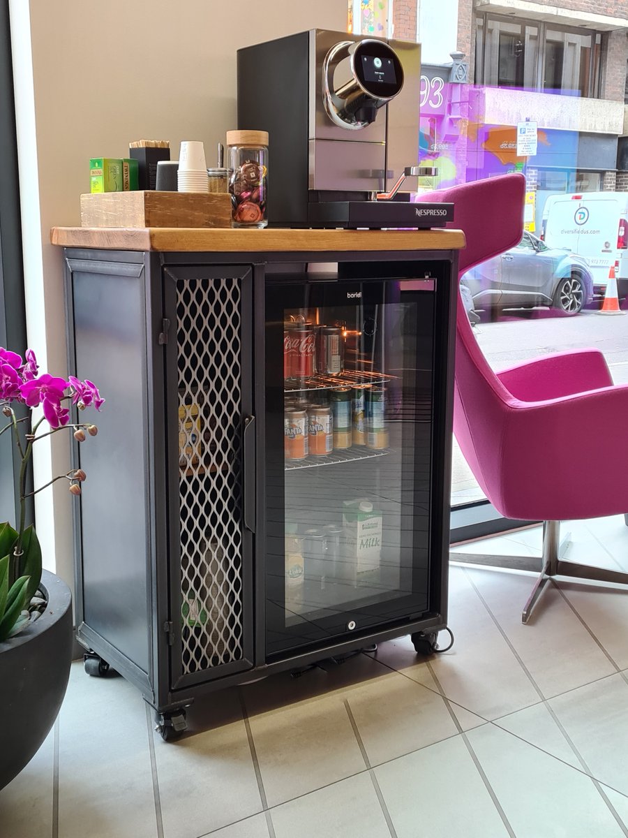 projects_one1's tweet photo. This is just one of many items of furniture that we've supplied and installed for this client in London but we love this bespoke drinks station with integrated fridge

https://t.co/Vj1SK1pMOF
info@projects-one.co.uk

#furniture #projects #interiors #bespoke #refurbishment https://t.co/urallLsenM