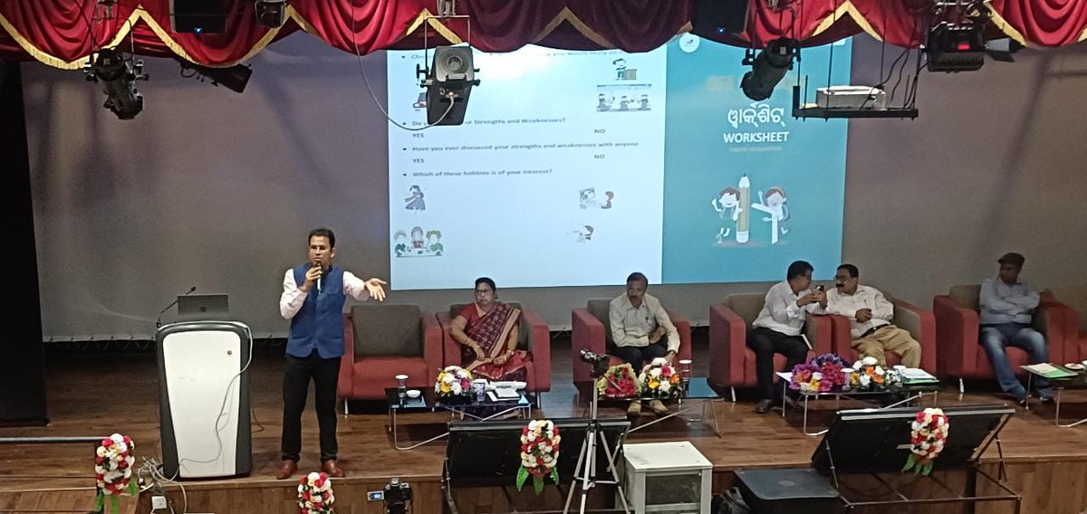 IdentityFounda1's tweet photo. Career related accurate information is neither with Parents, Students, nor with Teachers. To guide students, Teachers need to become aware of Career relevant information.
#CapacityBuildingworkshop #identityfoundation #HigherSecondary https://t.co/BpTww4vQd1