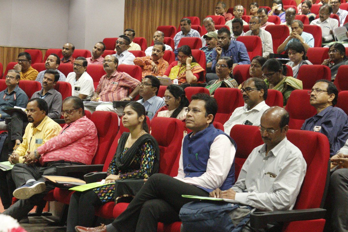 IdentityFounda1's tweet photo. Career related accurate information is neither with Parents, Students, nor with Teachers. To guide students, Teachers need to become aware of Career relevant information.
#CapacityBuildingworkshop #identityfoundation #HigherSecondary https://t.co/BpTww4vQd1