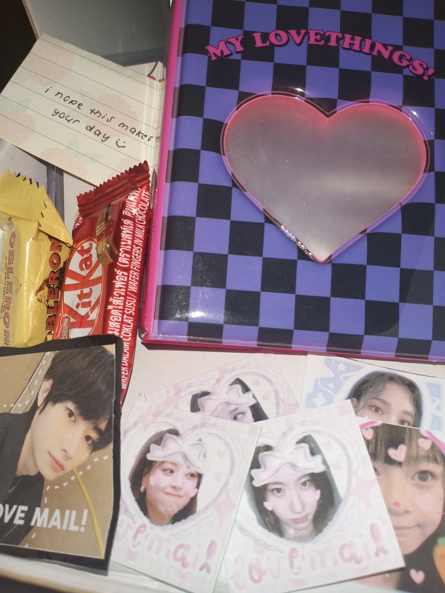 tricrtz's tweet photo. ☘︎ a free mail! | #trinamails

ꨄ︎FIRST MAIL THIS SY 🤧
:tysm @shinpoca for this free claim! may uuwian na din finally mga bb ko kc naka lagay lng sila sa box 😭😭 i also love the freebies 😍

#proofshin https://t.co/OHu06zBYkl