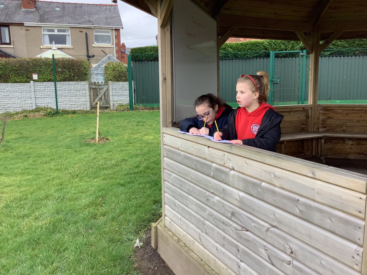 Today in Maths we starting our statistics topic by linking our learning to science! We are tallying evergreen and deciduous tree in <a href="/Gillibrand_Sch/">Gillibrand Primary School</a> grounds! 🌲🌴🌳<a href="/gillhead25/">Ashley Clayton 🙋🏻‍♀️</a>