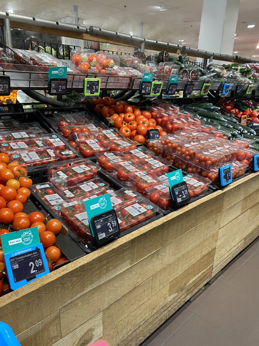 GGuz5's tweet photo. @SimplyRedHQ I’ve heard about the shortage of fuits&amp;vegs in England due to the horrible horrible weather conditions in Spain…jeezz! can you imagine all fruit&amp;veg we could get when weather conditions are good?  PS My local supermarket in Nederland today. https://t.co/tlIAvmpgUv