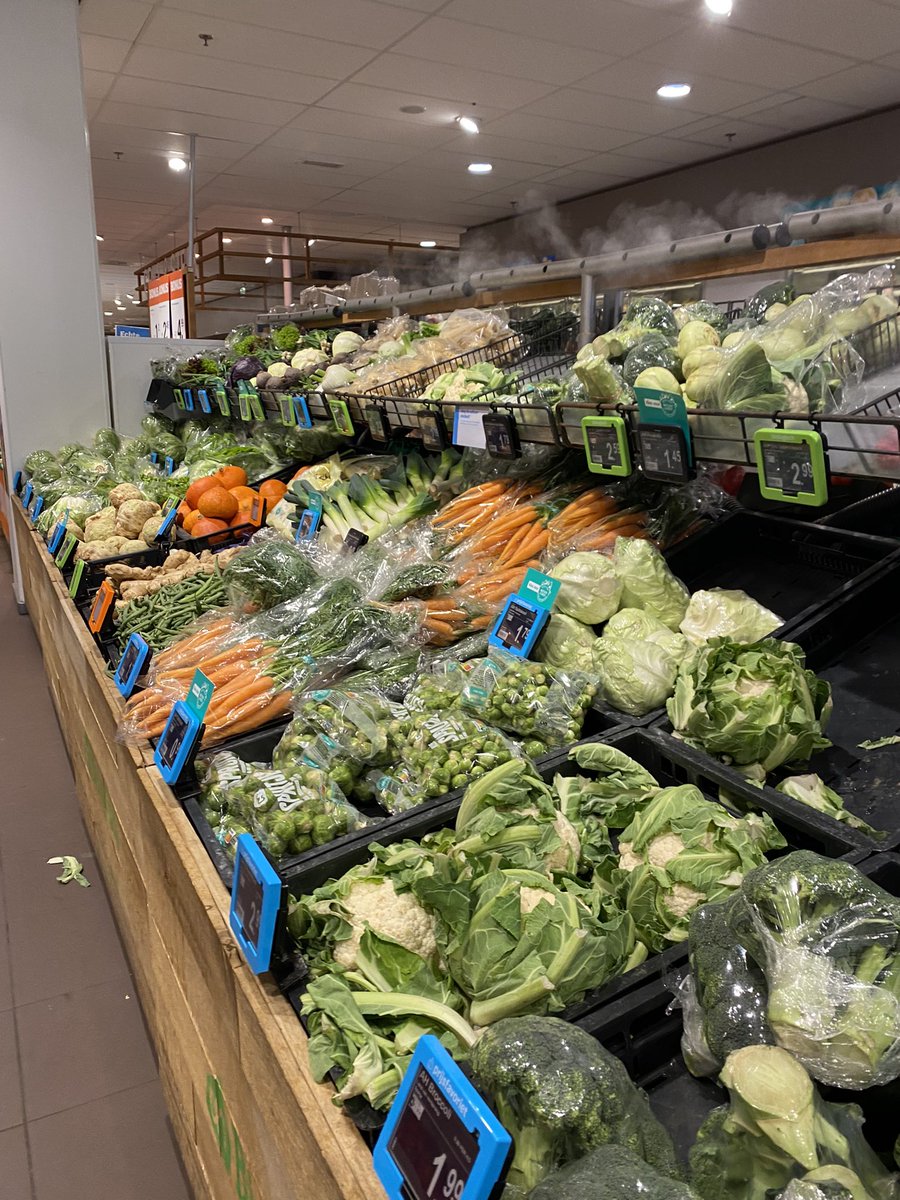 GGuz5's tweet photo. @SimplyRedHQ I’ve heard about the shortage of fuits&amp;vegs in England due to the horrible horrible weather conditions in Spain…jeezz! can you imagine all fruit&amp;veg we could get when weather conditions are good?  PS My local supermarket in Nederland today. https://t.co/tlIAvmpgUv