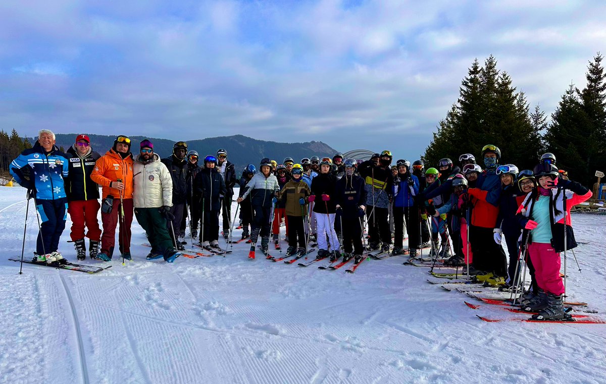 AminaAhmed25's tweet image. Day 2… Skiing, Skating and Selfies ⛷️⛸️ 🤳