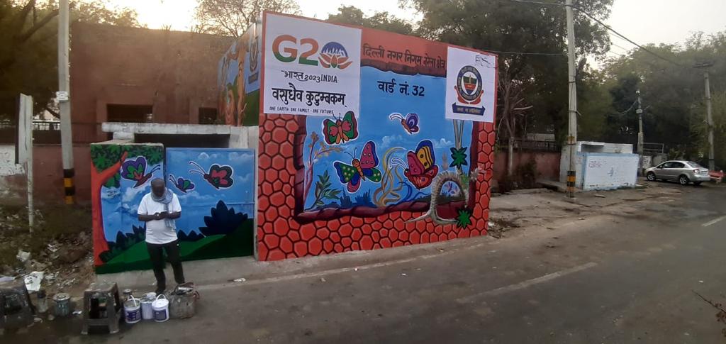 MCD (Narela Zone) (@dmcnarela) on Twitter photo Glimpses of public art work in Narela as the city gears up for #SwachhSurvekshan2023 and #G20India.
Help us to keep city clean and green.
<a href="/LtGovDelhi/">LG Delhi</a> <a href="/AshwaniKumar_92/">Ashwani Kumar</a> <a href="/GyaneshBharti1/">Gyanesh Bharti</a> <a href="/MCD_Delhi/">Municipal Corporation of Delhi</a> <a href="/MoHUA_India/">Ministry of Housing and Urban Affairs</a> <a href="/SBM_MCD/">Swachh Survekshan MCD</a> Glimpses of public art work in Narela as the city gears up for #SwachhSurvekshan2023 and #G20India.
Help us to keep city clean and green.
<a href="/LtGovDelhi/">LG Delhi</a> <a href="/AshwaniKumar_92/">Ashwani Kumar</a> <a href="/GyaneshBharti1/">Gyanesh Bharti</a> <a href="/MCD_Delhi/">Municipal Corporation of Delhi</a> <a href="/MoHUA_India/">Ministry of Housing and Urban Affairs</a> <a href="/SBM_MCD/">Swachh Survekshan MCD</a>