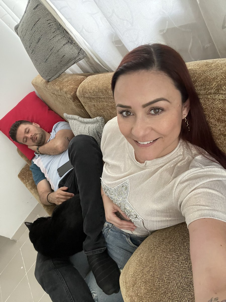 Nuestros “medio día” 🥰 vieron el gato 🐈‍⬛?