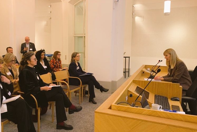 Jessica Poh-Janrell (@jessicajanrell) on Twitter photo Tack <a href="/FNforbundet/">Svenska FN-förbundet</a> och Riksdagens FN-nätverk <a href="/KattisTolgfors/">Katarina Tolgfors 🇸🇪🇺🇸🇺🇦🇮🇱</a> @Vlker <a href="/AnnelieBrjesso2/">Annelie Börjesson</a> för ett bra och viktigt samtal om krigsförbrytelser i #Ukraina och för att vi <a href="/KvinnaKvinnaSWE/">Kvinna till Kvinna Sweden</a> fick möjlighet att berätta om det konfliktrelaterde våldet #GBV mot kvinnor i konflikten. Tack <a href="/FNforbundet/">Svenska FN-förbundet</a> och Riksdagens FN-nätverk <a href="/KattisTolgfors/">Katarina Tolgfors 🇸🇪🇺🇸🇺🇦🇮🇱</a> @Vlker <a href="/AnnelieBrjesso2/">Annelie Börjesson</a> för ett bra och viktigt samtal om krigsförbrytelser i #Ukraina och för att vi <a href="/KvinnaKvinnaSWE/">Kvinna till Kvinna Sweden</a> fick möjlighet att berätta om det konfliktrelaterde våldet #GBV mot kvinnor i konflikten.