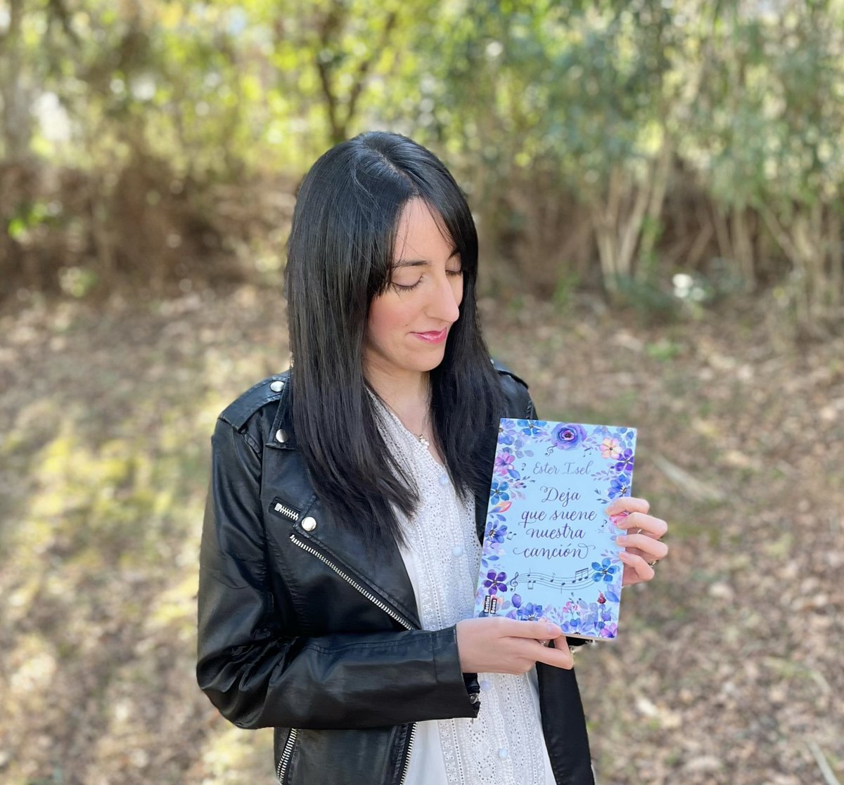 Hoy Joel y Atena echan a volar, ojalá los disfrutéis y os hagan sentir 💜🎻 Gracias a cada persona que me acompaña desde los inicios de esta aventura, a quienes siguen ahí y a los que se han sumado, Barcelona y sus melodías de violín os esperan 🫶🏼🎶
#DejaQueSueneNuestraCanción