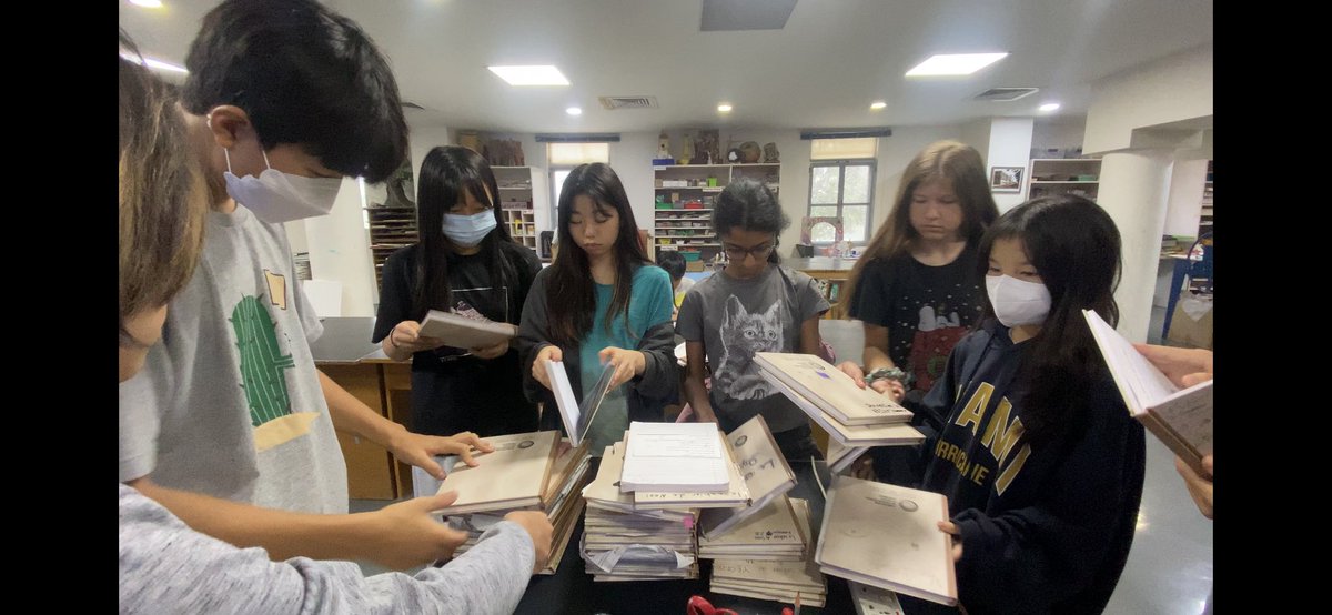 aiscvisualarts's tweet image. #AISCMiddleSchool students explored the #AISCVisionforLearners traits by being Empathetic and Innovators. Students recycled used notebooks and gave a new life,which will be given to the #AISCSevai partner NGO’s.