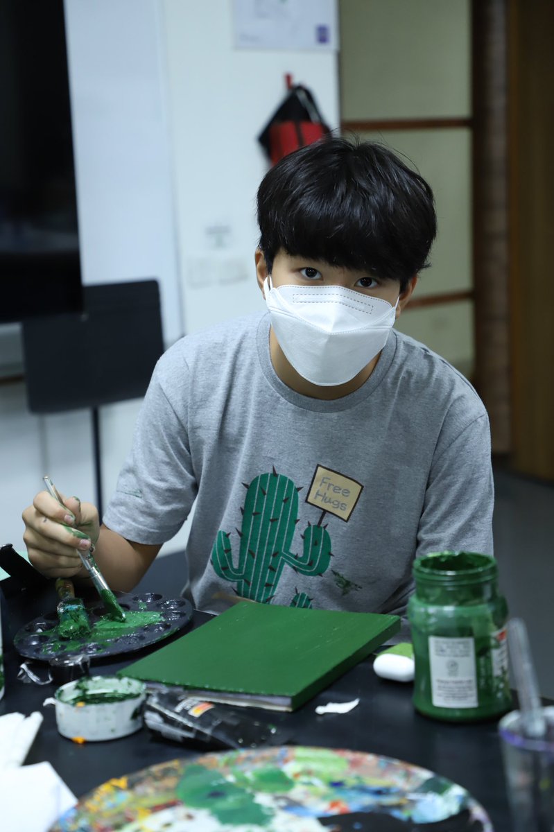 aiscvisualarts's tweet image. #AISCMiddleSchool students explored the #AISCVisionforLearners traits by being Empathetic and Innovators. Students recycled used notebooks and gave a new life,which will be given to the #AISCSevai partner NGO’s.