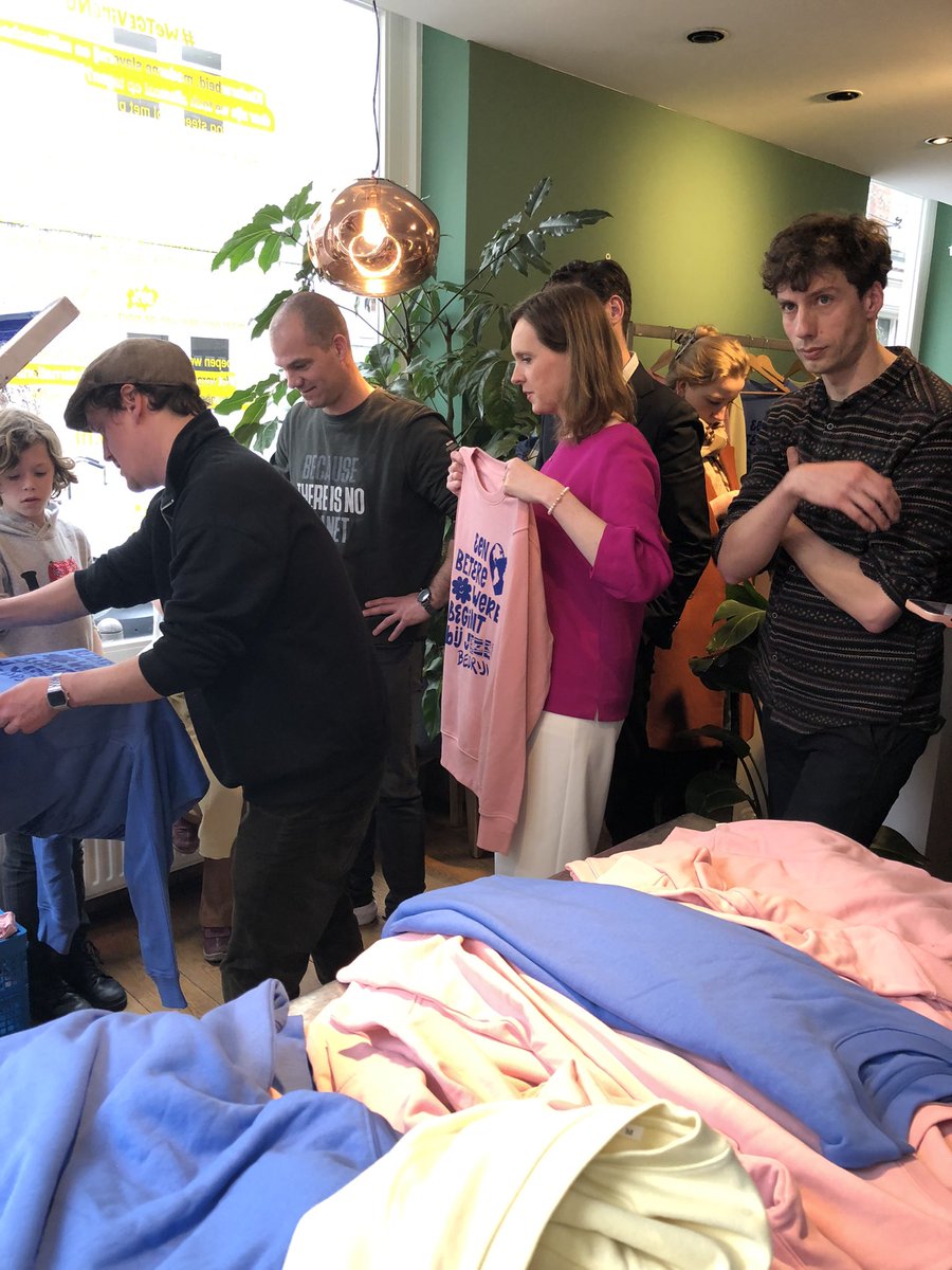 .<a href="/StienekevdGraaf/">StienekevanderGraaf</a> en Wouter Staal van <a href="/YoghurtBarn/">YB (B Corp)</a> benadrukken in de ‘Sweatshop’ nogmaals t belang van IMVO-wetgeving! Kinderarbeid en moderne slavernij die in sweatshops en op andere plekken plaatsvindt moet echt stoppen en bedrijven kunnen het verschil maken. #WetgevingNu