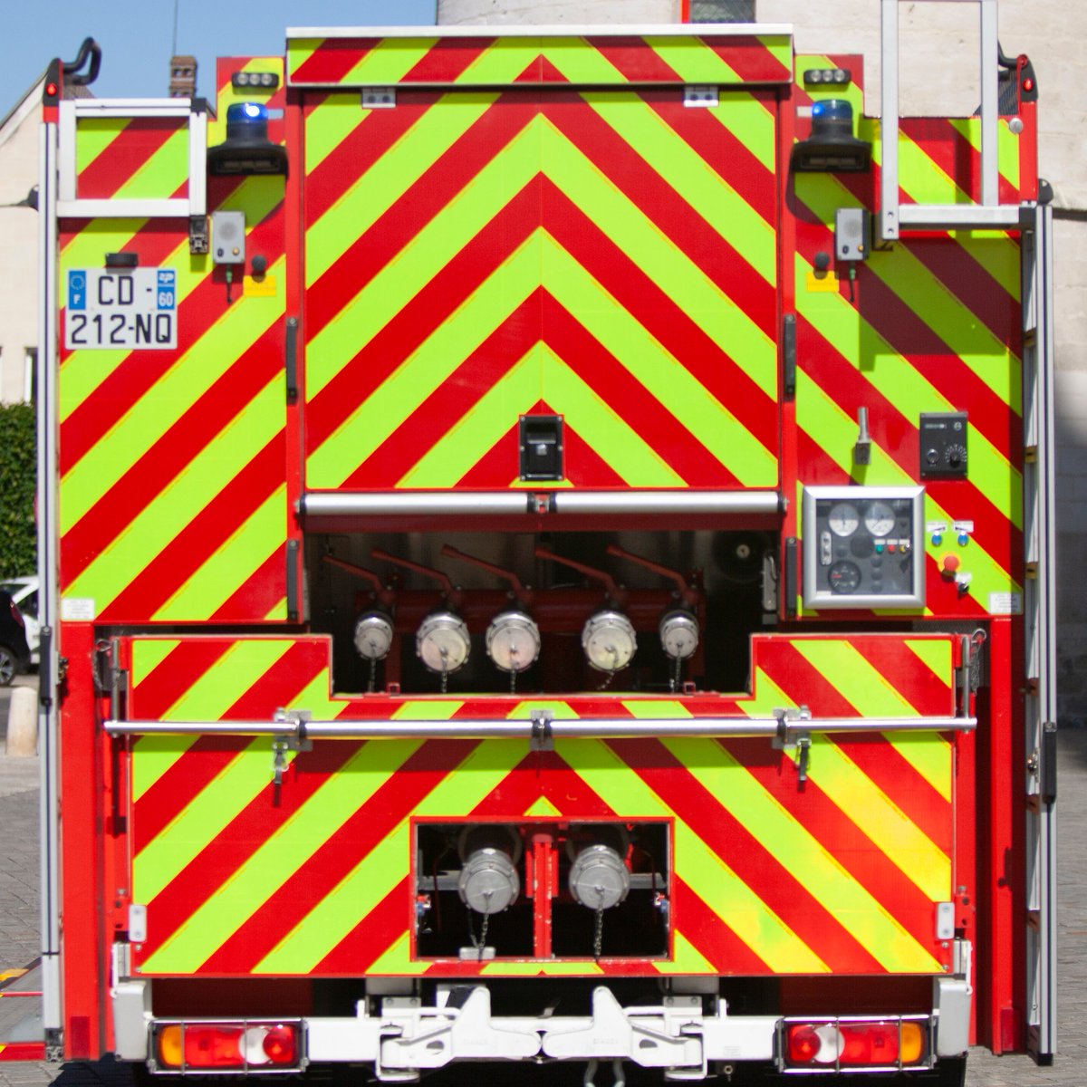 Pompiers60's tweet photo. #Jeu ✏ C'est à vous de jouer !  À quoi servent ces camions de @PompiersFR , où sont-ils basés ❓ Un indice, nous les avons déjà présentés ! https://t.co/G6GlqPD9XA