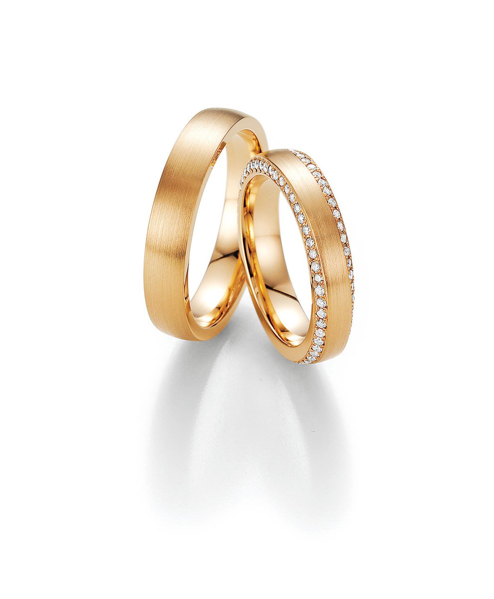 Überzeugend durch beeindruckende Silhouetten und deren luxuriösen Materialien. Jede Bewegung umschmeichelt den Finger. 😍🥰

irismenzetrauringe.de

#irismenzetrauringe #bielefeld #liebefeld #altstadtbielefeld #bielefeldcity #trauringe #eheringe #ringe #ring #diamanten #brillant