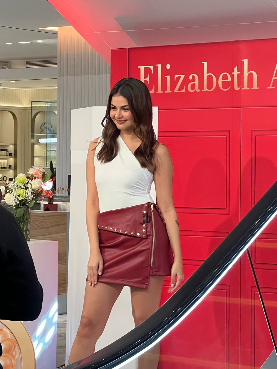 Dahil Marites ako, sinilip ko si Mila sa event. Barbie-han ang ganda. 💖 <a href="/janinegutierrez/">Janine Gutierrez</a> 

#DLDistraction #DirtyLinen