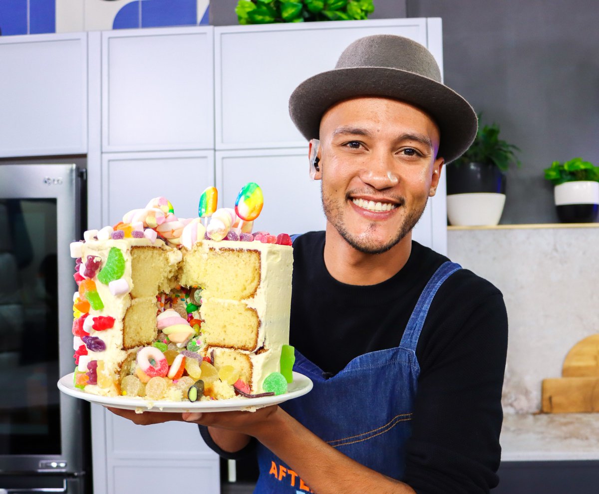 Bring out the wow factor with this show-stopping <a href="/Olive_Pride/">Olive Pride</a> Inside Out Piñata Cake 🍰 

Who would you make this for?
Recipe: bit.ly/3SoLrpK #AfternoonExpress