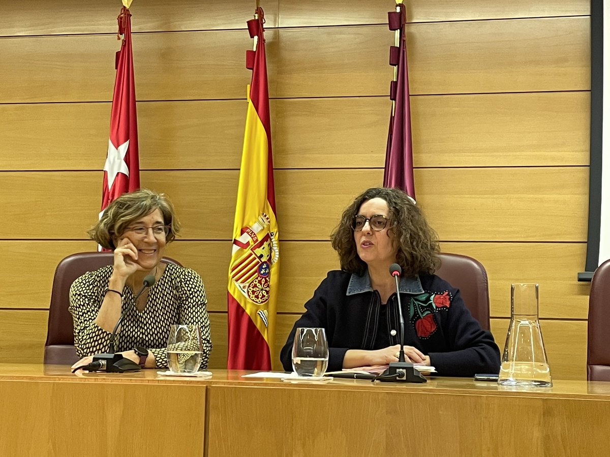 DespiertaComplu's tweet photo. Charlando con los compañeros de @quimicasUCM. Seguimos aprendiendo con cada visita. Muchas gracias por sumar ➕👏🏼 y a los decanos y decanas (hoy ambas) por recibirnos en sus casas.
#DespiertaComplutense #MatildeCarlonRectora https://t.co/Fxo1c5hyNB