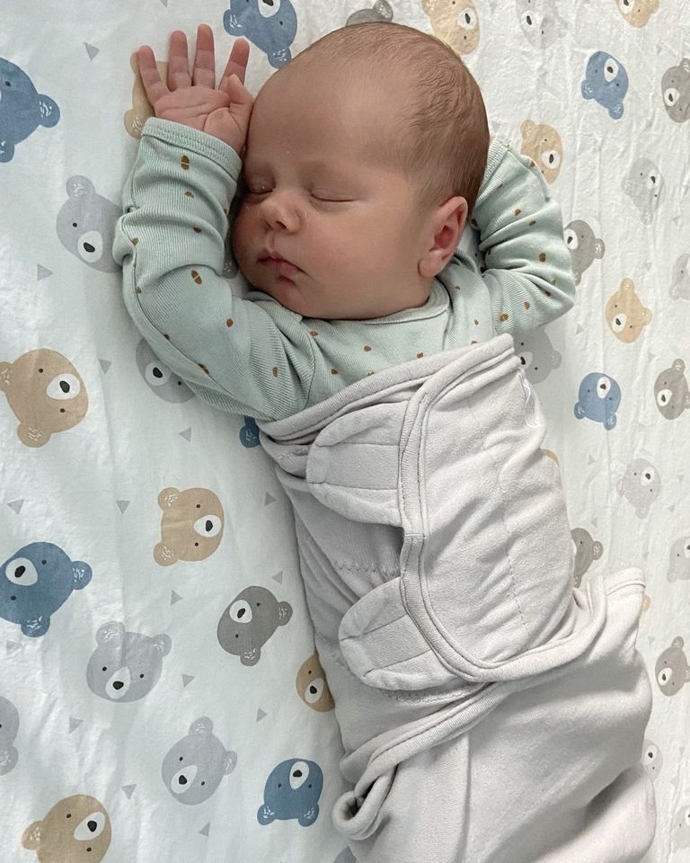 BullittKYHealth's tweet photo. Remember babies should not have blankets, pillows, stuffed animals or other loose items in their cribs. However, you can keep baby warm by using a wearable blanket.
#safesleepky #baby #newborn #parenting #SIDS #infantsleep #newbabyborn https://t.co/GtI7neptDA