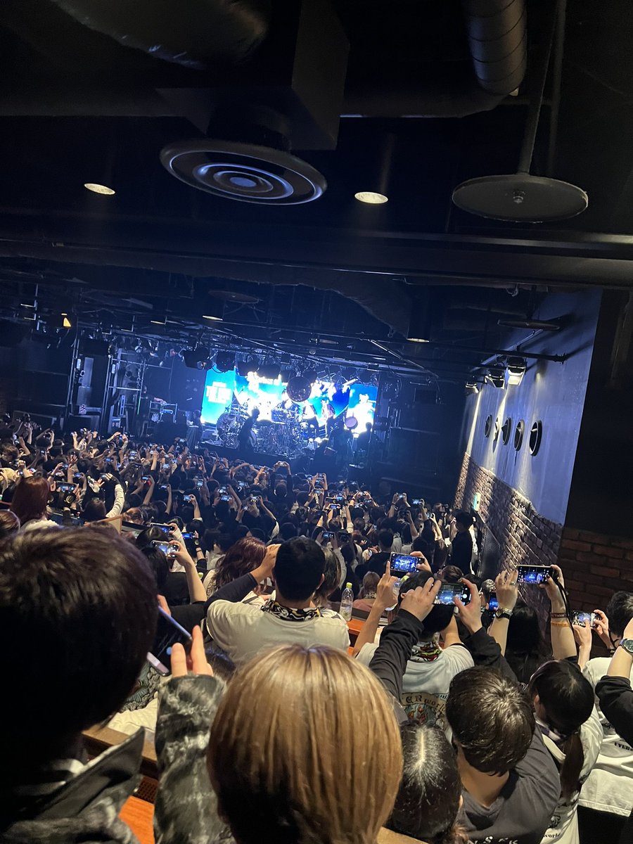 haruka_spoon's tweet photo. UVERworld急遽ライブ✨️✨
楽しすぎた！！

関係者のとこから初めて入ったよ😭

誘ってくれてありがとう❣️ https://t.co/FeWie89itc