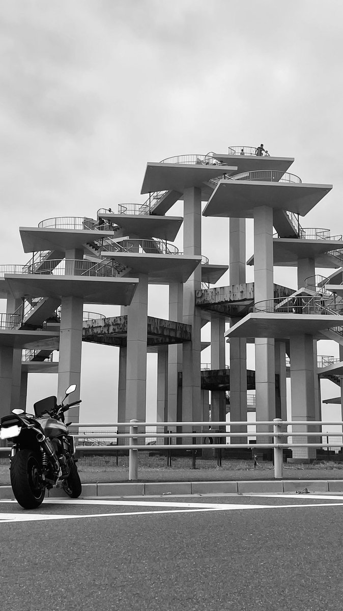 c_ngyj's tweet photo. 自己紹介

名前:たぁ
性別:男
年式:1977年
住み:都内
愛車:ZRX1200DAEG、リード125

#バイク乗りとして軽く自己紹介
#バイク乗りと繋がりたい
#バイク好きと繋がりたい 
#zrx1200daeg 
#kawasaki https://t.co/2Tir7wOFuH