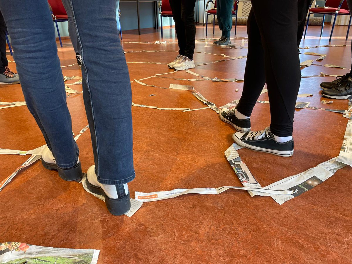 Beweegkriebels! Als kinderen de ruimte en de mogelijkheid krijgen om te bewegen maken ze hun eigen spel, met eigen voorkeuren en eigen energie. In de 2-daagse train de trainer is weer een groep enthousiaste docenten/professionals opgeleid. HvB wenst jullie veel succes!