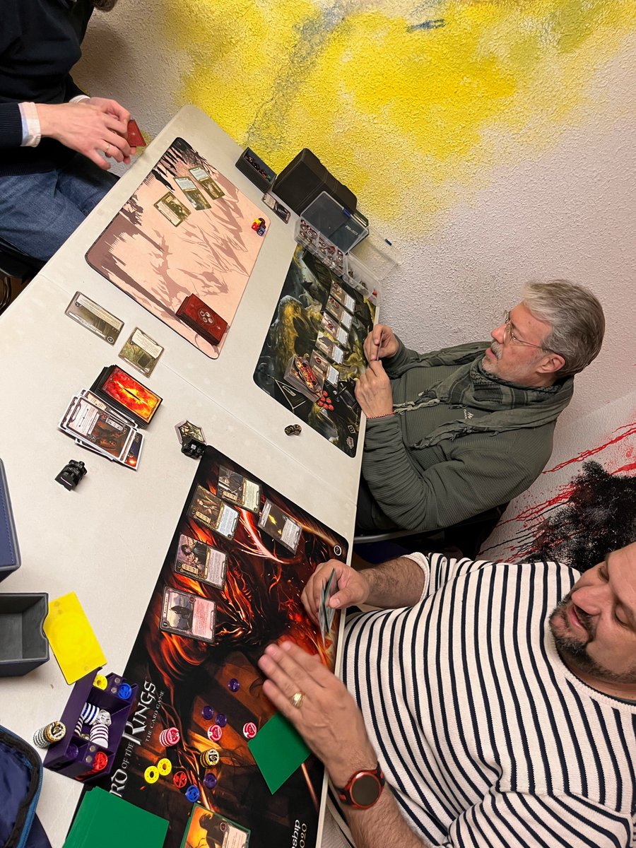 GenXLasMusas's tweet photo. Cuesta volver a las rutinas, pero esta es de las buenas. ¡La compañía se reune pero nos faltas tú para enfrentar al Señor Oscuro!

#elseñordelosanilloslcg #esdlalcg #asmodee #boardgame #juegosdemesa #bgg https://t.co/0ePcWhsXGQ