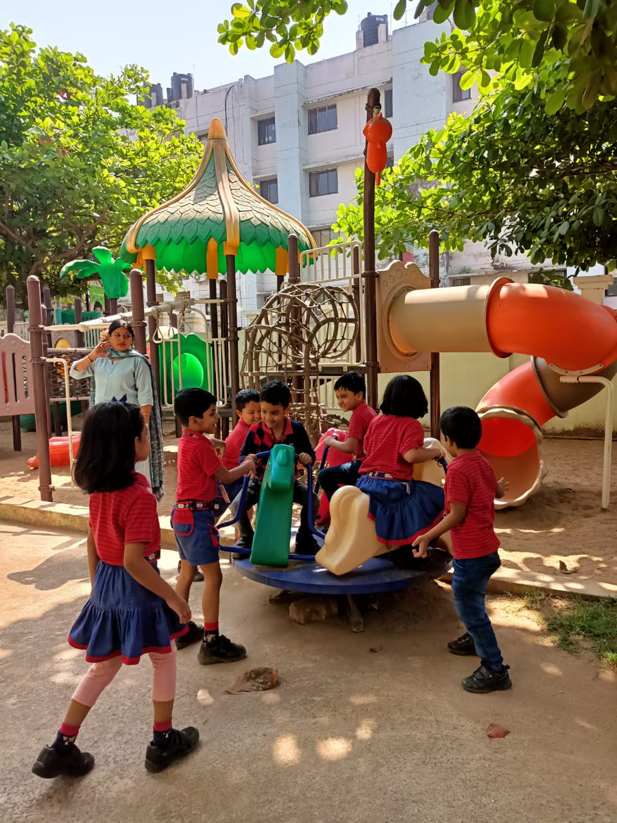 SAI_Edu_In's tweet photo. The students of KG-II had a splendid year together. The fun, laughter, celebrations & merry making made this academic session quite intriguing & thrilling.
#21centuryskills #reminiscence
#interpersonalskill #intrapersonalskills https://t.co/rXqaBnjzUw