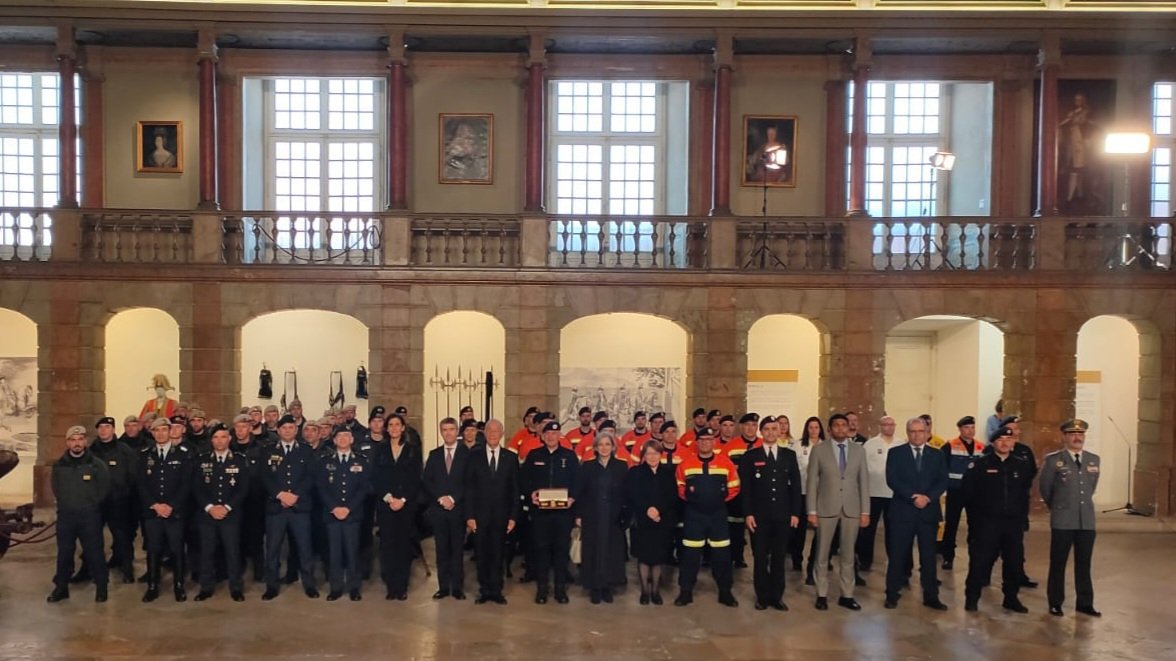 PatrciaCostaGa1's tweet photo. 🎖️ SE o Presidente da República condecorou hoje a #FOCON Turquia 2023 🇵🇹🇪🇺🇹🇷. Orgulho imenso 💪👏👨🚒 https://t.co/P91qrknSf8