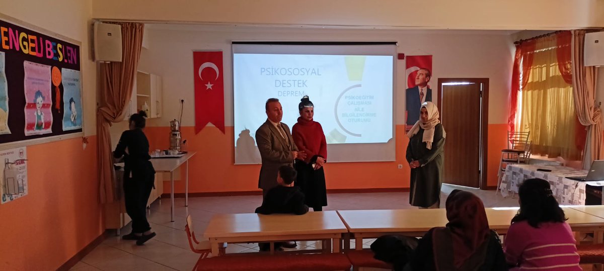 altindagmem's tweet photo. İlçe Millî Eğitim Müdürümüz Sayın Hasan Yıldırım, ilçemiz Gülpınar Anaokulunu ziyaret ederek okulumuzda düzenlenen Psikososyal Destek Eğitim Programı Aile Bilgilendirme Eğitimine katıldı.
@tcmeb @cumaliatilla21 @prof_mahmutozer @MemAnkara @Harunfatsa @HasanYILDIRIM61 https://t.co/pCcGAQBnpO