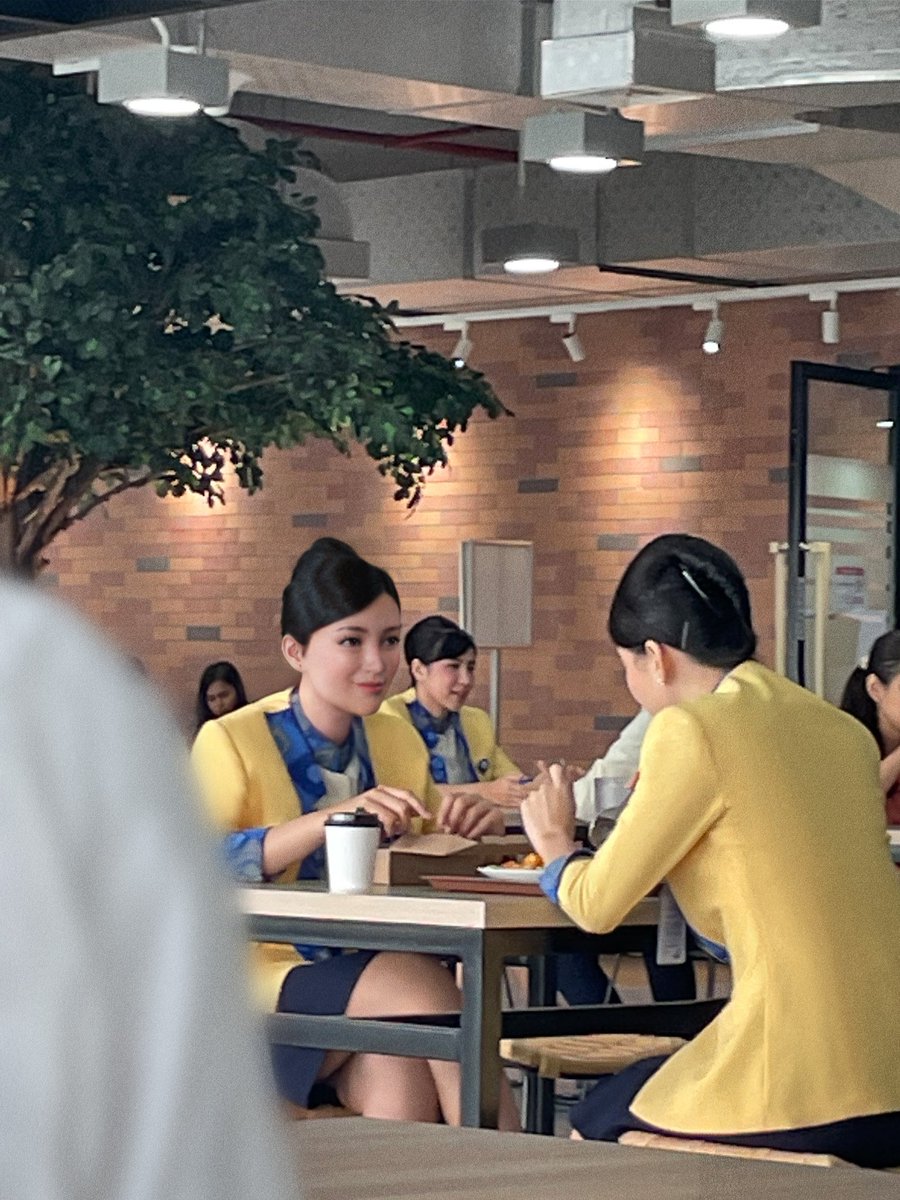 Twitter please do your magic!

Tolong retweet tweet ini mungkin bisa bantu, siapakah Mbak cantik misterius ini? Kira-kira kerjanya di BCA mana ya? Ada yang kenal?

Yang kenal bisa kali kenalin, kepikiran banget sampe susah tidur.