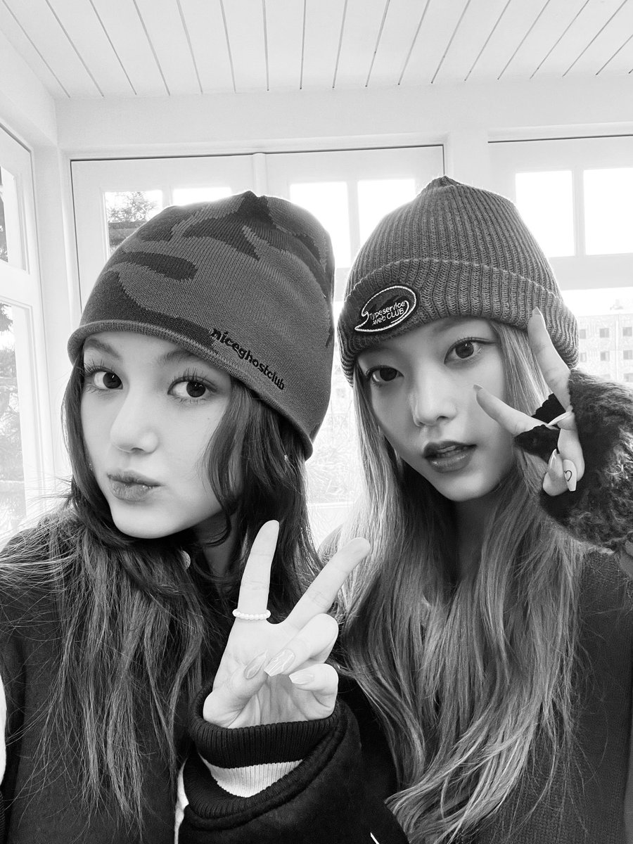 HaerinBrasil's tweet photo. 📸| Atualização de Danielle no Phoning com Haerin:

#강해린 #HAERIN @NewJeans_ADOR https://t.co/VJ3cVAQQKD