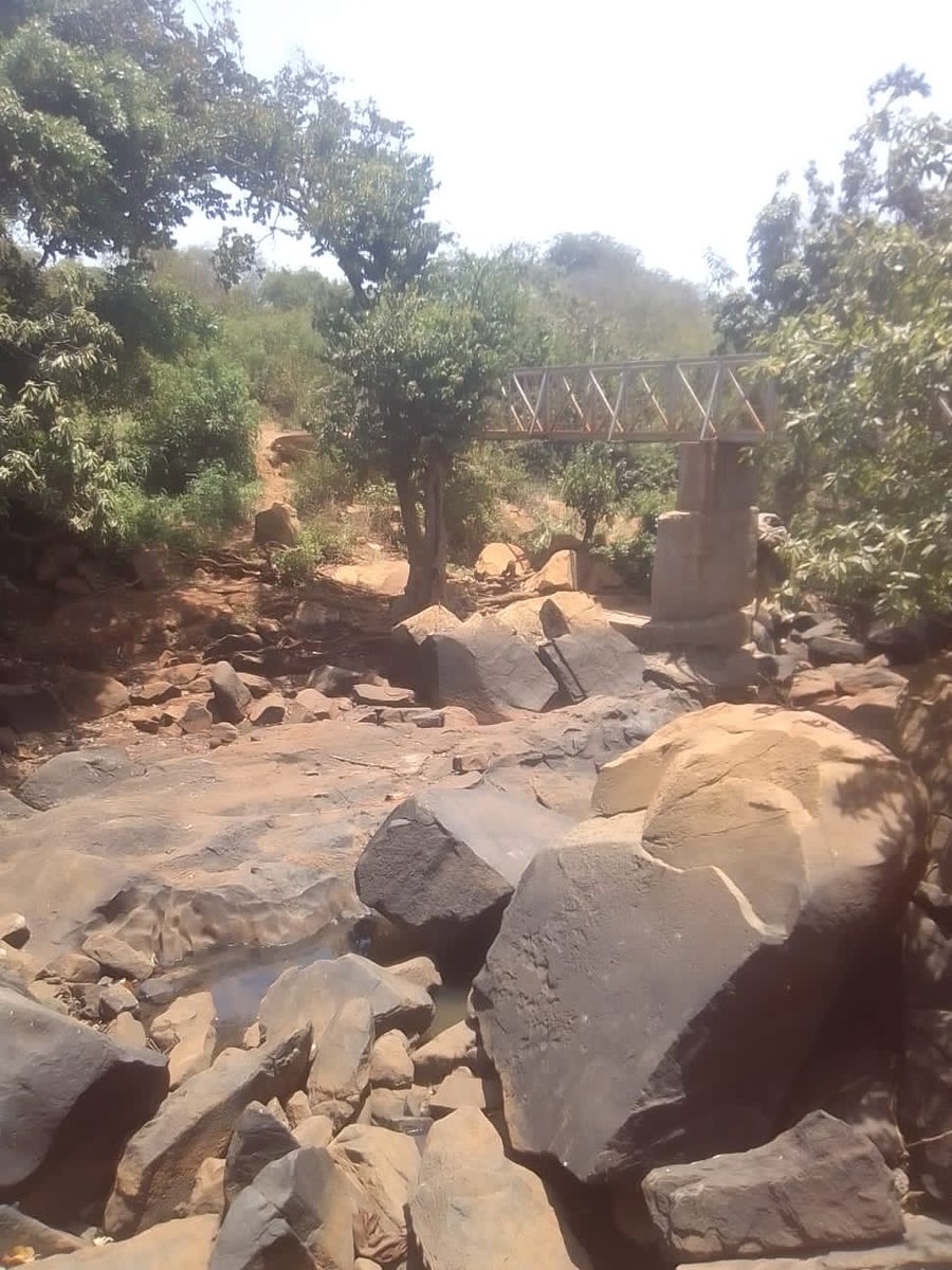 MutemiWaKiama's tweet image. Two of the biggest rivers in Mt Kenya dry... Chania River at Blue Posts Thika, Rubingaci at South Ngaruama Embu/Kirinyaga