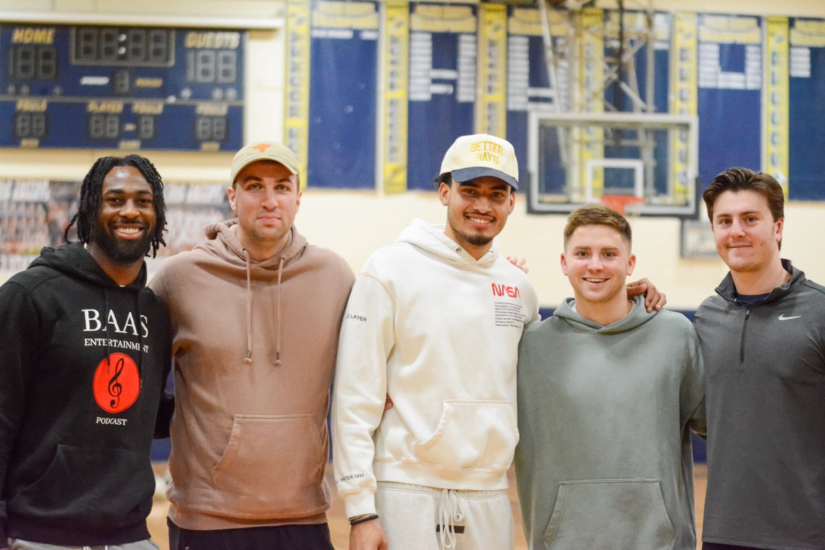 Great to see these former Golden Knights at NVOT Boys Basketball state tournament victory over Sparta this week: Jordan Fuller, Chris Baker, Justin Minaya, Brett Franklin, and Erik Slater!
#nvotpride, #nvalleyed, #SuperNV