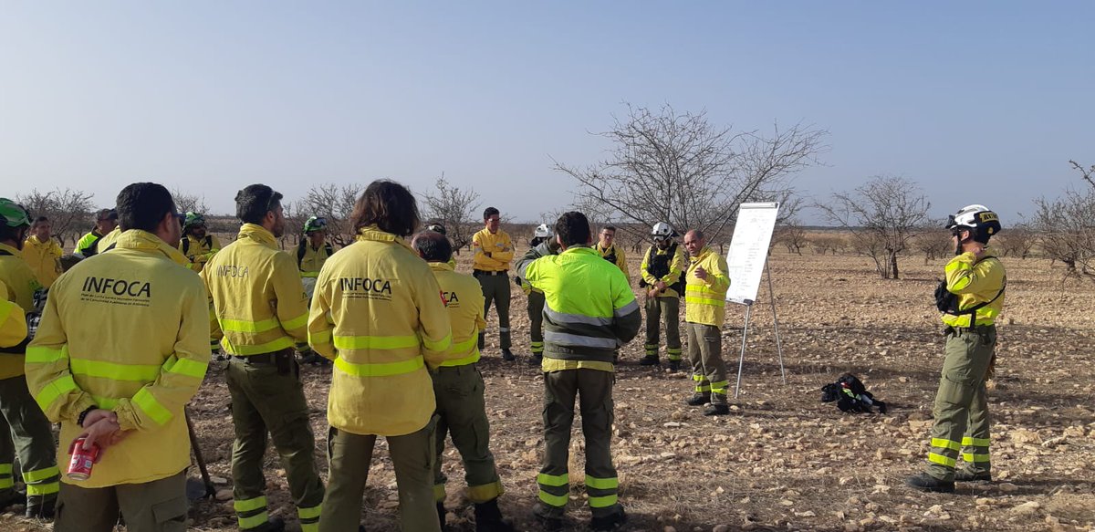 Hoy, realizamos jornada de quemas en el monte público Cortijo Conejo, del término de #Guadix, #Granada, con el doble objetivo de mejorar el hábitat de aves esteparias en páramos matorralizados y como actividad formativa para el personal #INFOCA, incluida en el proyecto <a href="/CILIFO_UE/">CILIFO</a>