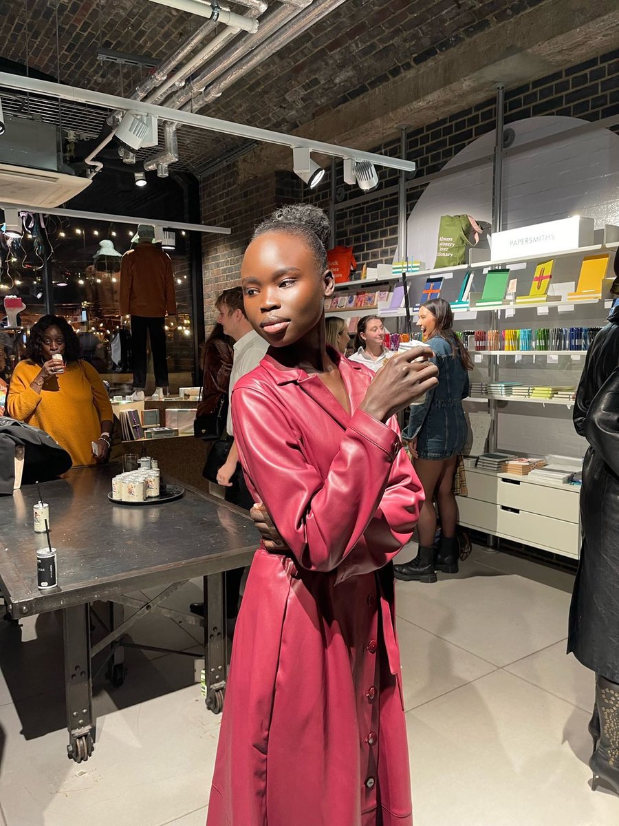 allert_julia's tweet photo. Amazing Florence wearing the trench coat by Julia Allert Brand😍
#brand #fashion #designers #NYC #juliaallert https://t.co/D1VltGJoK6