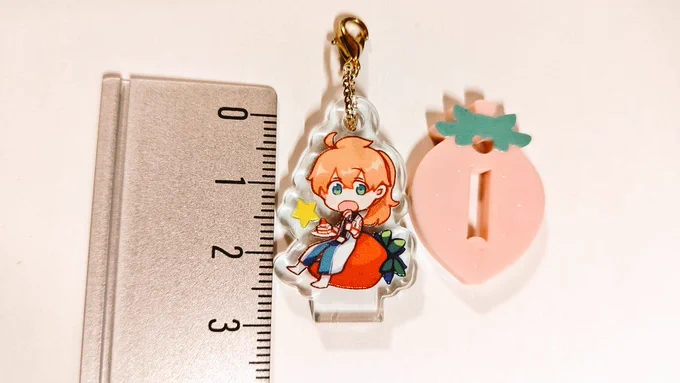ミニマーリンアクスタ&アクキー作ります。以前作ったミニロマニと同じ仕様で、ボールチェーンもつけてアクキーにもアクスタにも出来ます。台座は半透明なお花。スパコミで頒布予定、余った分を通販に。制作数の目安にするのでアンケートご協力お願いします。 