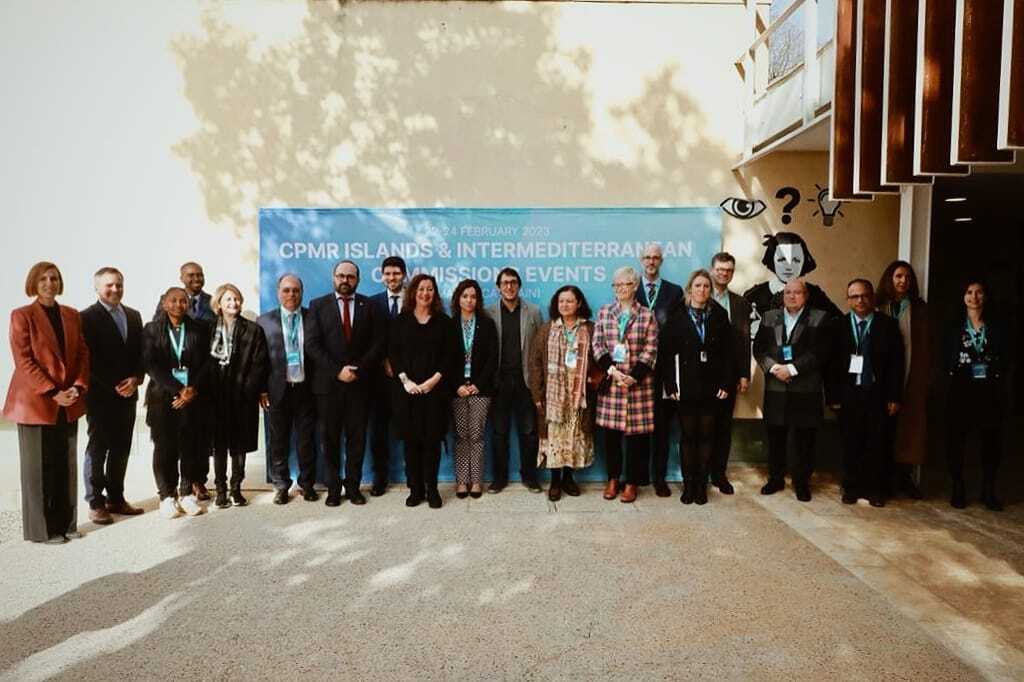 #CPMR2023 Islands🏝️

The Islands Commission just adopted its Final Declaration 🤝 "Europa Archipelago: an #AgendaforEUIslands "

Not a single step backwards on the path to acknowledge insularity in EU policies🇪🇺
Recognising&amp;addressing islands specificities is 🗝️ to real #Cohesion