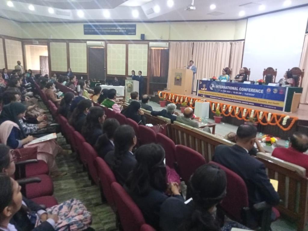 westerncomd_IA's tweet image. International Conference on Reinventing &amp;amp; Reimagining Education, Economy &amp;amp; Health in Post Pandemic Society was conducted by Army Institute of Education, Greater NOIDA. Prof (Dr) Mahesh Verma, VC, GGSIPU &amp;amp; #ChiefOfStaff #DelhiArea graced the event. 
#AWES
#IndianArmy
@adgpi