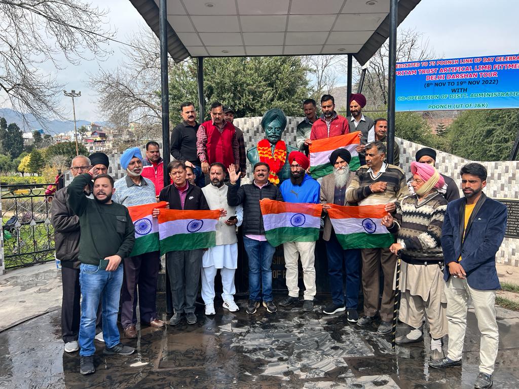 JammuKashmirNow's tweet photo. "#PoJK खाली करो"

POJK displaced persons demonstrate at Brig Pritam Sight Chowk in Poonch on #SankalpDiwas. 

On 22nd Feb 1994, Parliament of India unanimously passed a resolution asking Pakistan to vacate illegally occupied 78,000 sq km land of erstwhile Jammu Kashmir. https://t.co/qJ9MKCuvdb
