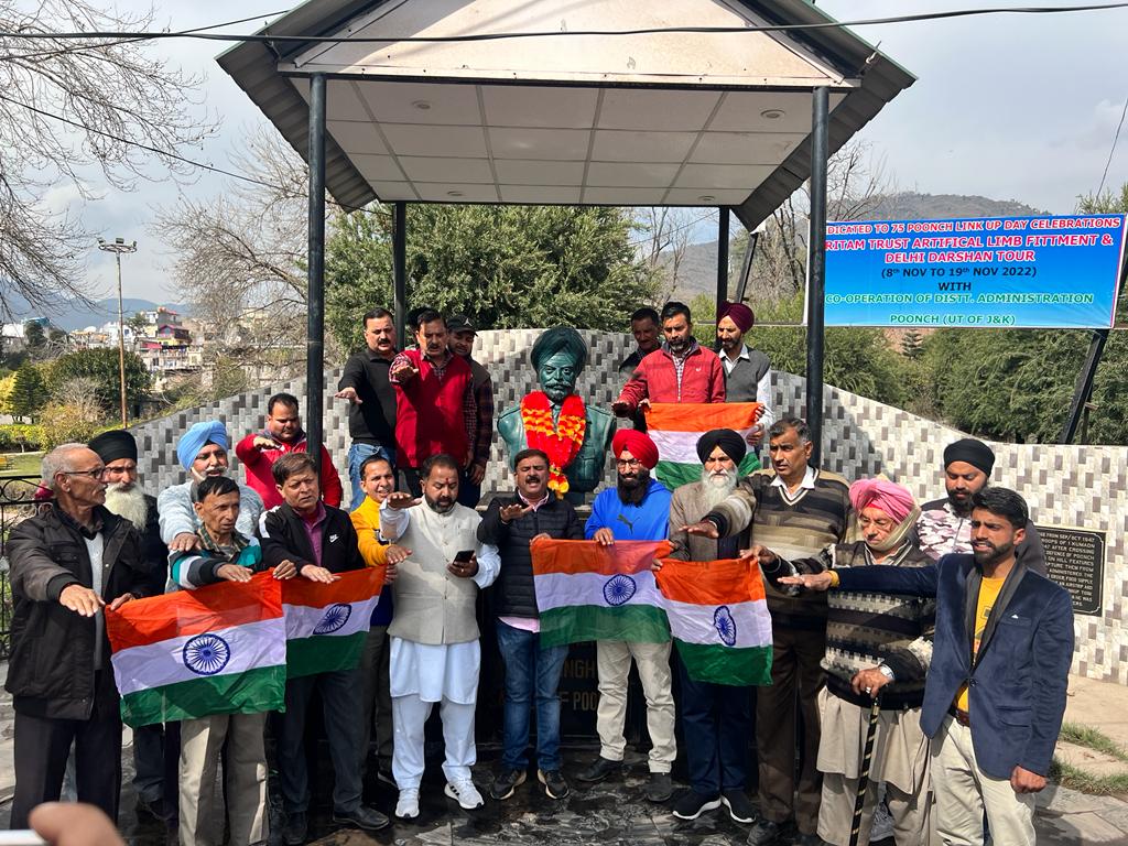 JammuKashmirNow's tweet photo. "#PoJK खाली करो"

POJK displaced persons demonstrate at Brig Pritam Sight Chowk in Poonch on #SankalpDiwas. 

On 22nd Feb 1994, Parliament of India unanimously passed a resolution asking Pakistan to vacate illegally occupied 78,000 sq km land of erstwhile Jammu Kashmir. https://t.co/qJ9MKCuvdb