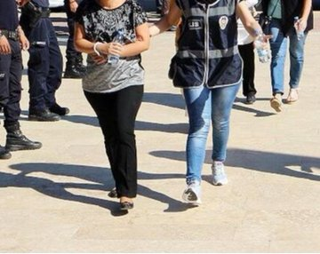 eternallawun's tweet photo. Anadolu'da....

Sıradan bir gün!

●  HAKİM Nihat Kaya-194333
● Manisa 1.SulhCeza
● Suç: Mağdurlara yardım
● 20 kişiye gözaltı kararı
● Avukat-Görüş yasağı
● Dosya-Erişim yasağı
● Aynı aileden 2-3 kişi gözaltında
● Aileler tedirgin durumda https://t.co/A1d2c4Bs9T