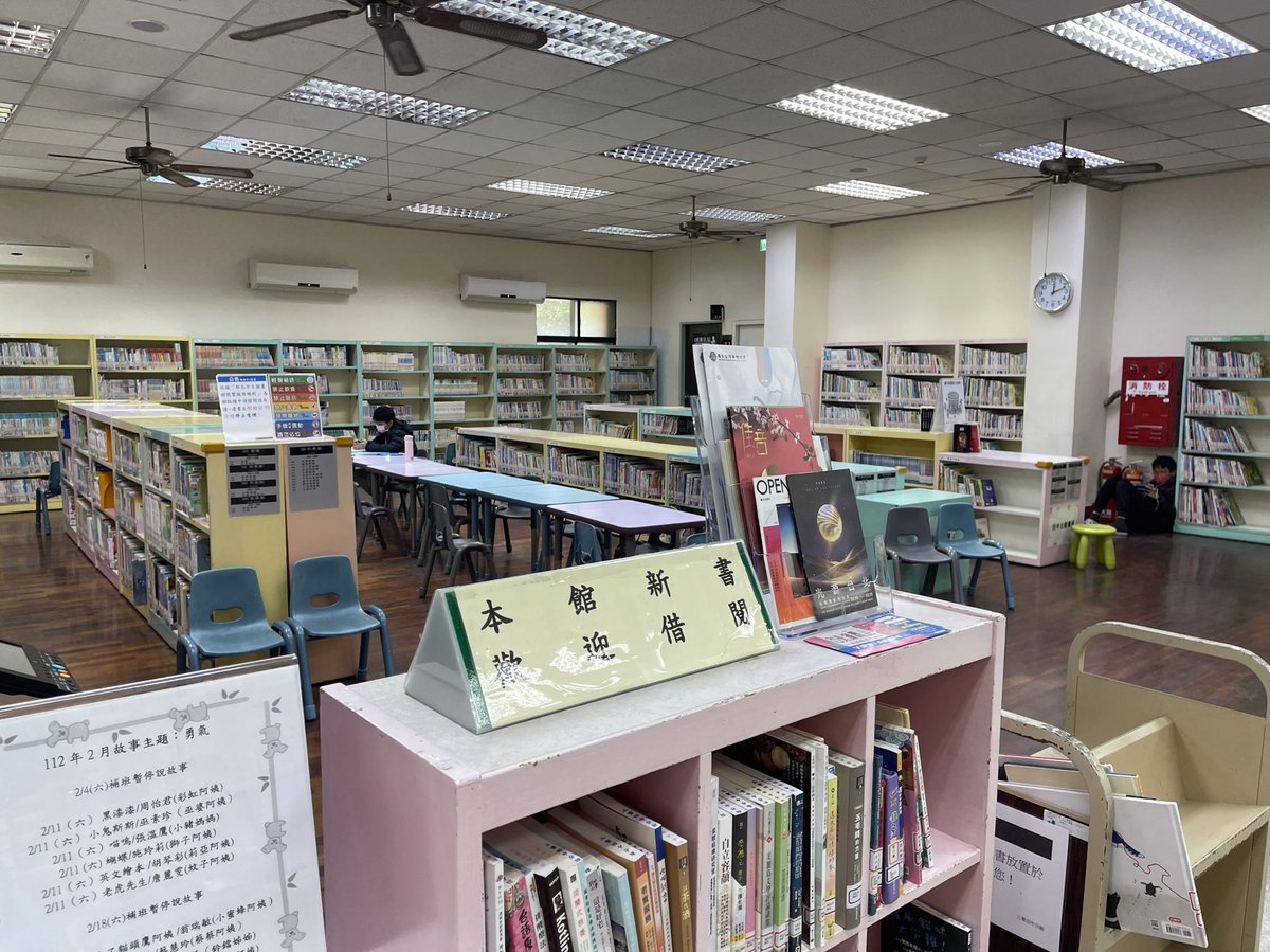 Lyzza58's tweet image. A day in the library🤣