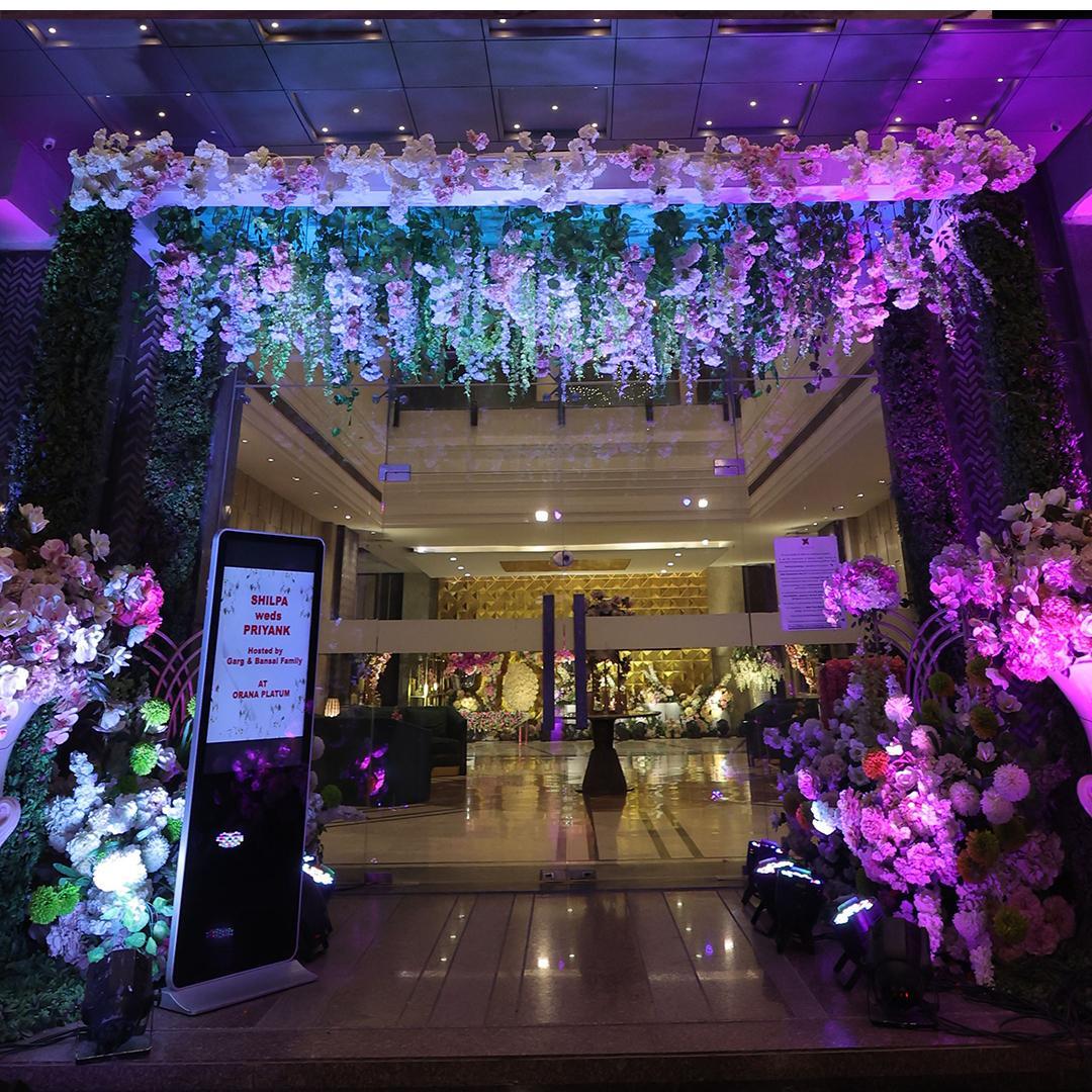 IncredibleEven8's tweet photo. Make your guest walk through the beautifully-designed wedding entrance from our decor ideas. #eventmanagementservices #stagedecor #weddingmanagement #incredibleevents #decorideas #eventmanagement #eventmanagementdelhi #weddingmanagementcompany #successfulevents #managementservice https://t.co/7S2llVPFbK