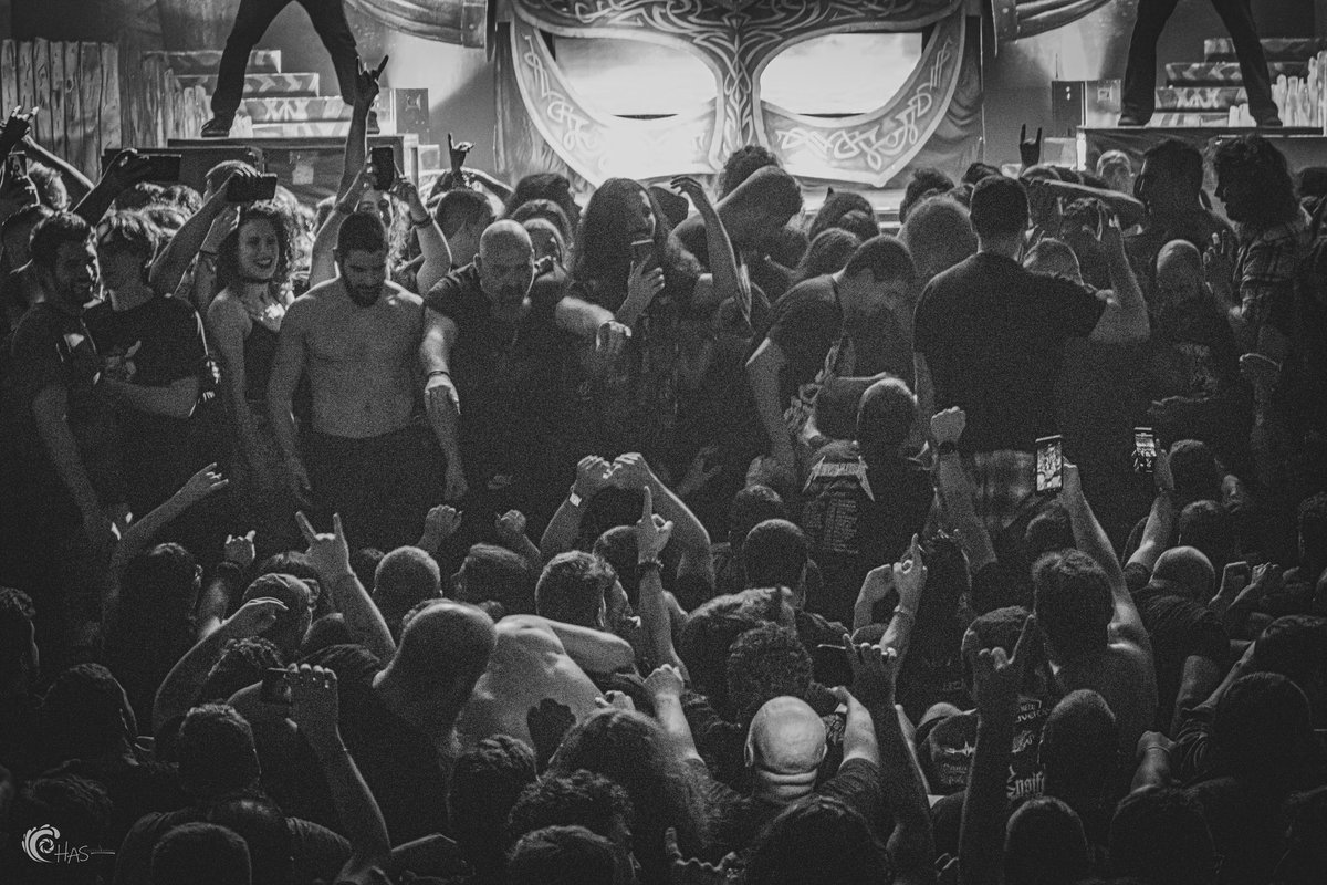 hasphotography's tweet photo. Cameras should be allowed in concerts, it’s just dumb that event promoters don’t allow cameras but everybody is filming on their cellphones… #freeconcertcameras https://t.co/8rQ2AImsvd
