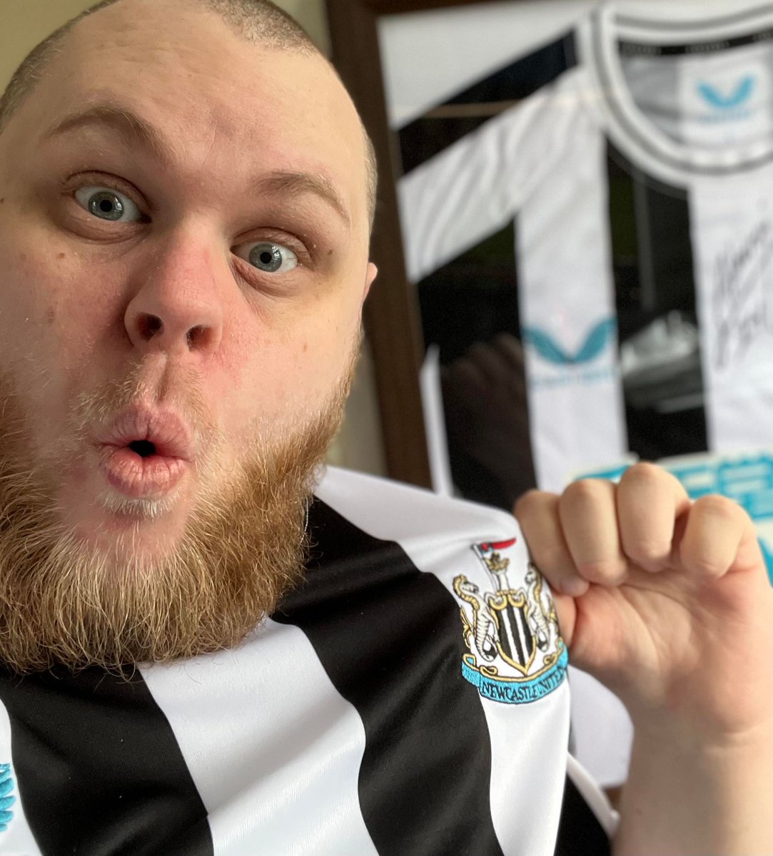WE'RE GOING TO WEMBLEY! 🖤🤍

Beyond excited to be going to the #CarabaoCupFinal Will be there supporting my club Newcastle but also stick around at half time to see me playing #FIFA23 👀

GIVEAWAY:
For a chance to win a SIGNED #NUFC SHIRT simply RT &amp; Follow
#EASPORTSFIFA #Gifted