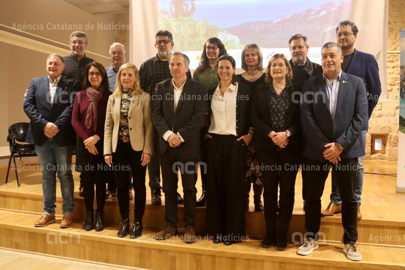 ACNcampTGN's tweet photo. Els municipis de la mancomunitat #MIDIT (@MIDIT2020) volen captar turisme de mar i muntanya amb una via verda i un parc subaquàtic.

Pratdip, Tivissa i Vandellòs i l'Hospitaletde l'Infant reben prop d'1,9 MEUR per potenciar el #turisme actiu i de natura.

https://t.co/QeTKyiYqKL https://t.co/H0TFf17sFf