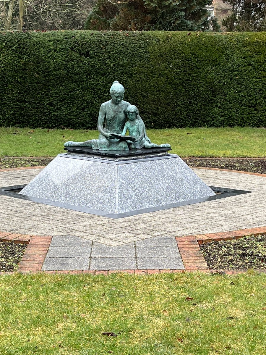 AnnRDavid's tweet photo. Quick visit to Cambridge for @RoyalAnthro Blacking lecture. Managed to pop into @clarehall_cam to see the beautiful sculpture by #nathandavid https://t.co/2xMhPClPrw