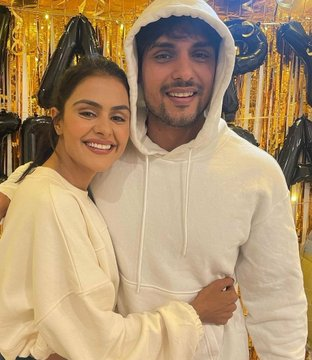 kiranra83674335's tweet photo. Who is the most trending Couple of #BiggBoss16 ?

🔁 RT-#ShivRit    
❤️ Likes -#PriyAnkit  

#PriyankaChaharChoudhary #ShivThakare #BB16   #BiggBoss16Finale #TejRan #Shehnaazgill  #SidharthShukla #ShivThakare #ShivKiSena  #AnkitGupta𓃵 https://t.co/SbV44Gw5A8